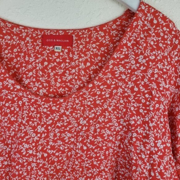 Revolve OTIS & MACLAIN Cropped Floral Top Blouse Oversized size XS Microfloral - Picture 9 of 11